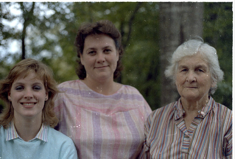 betsy,-jeanette-and-oma---fall-1984.jpg