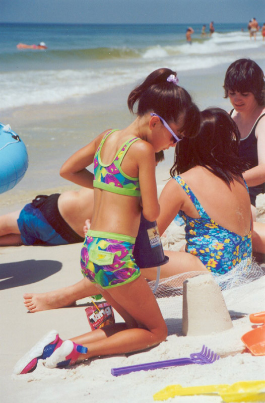 fl-2000---lindsey-making-a-sandcastle.jpg