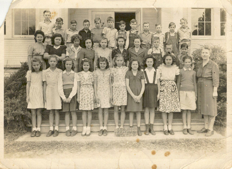 e-j-in-group-photo-at-oak-hill-(c)1948.jpg